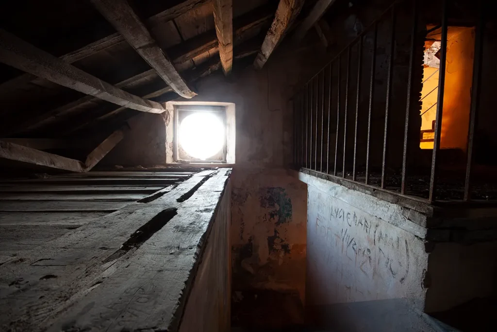Interno del semaforo, sottotetto Interno del semaforo, sottotetto