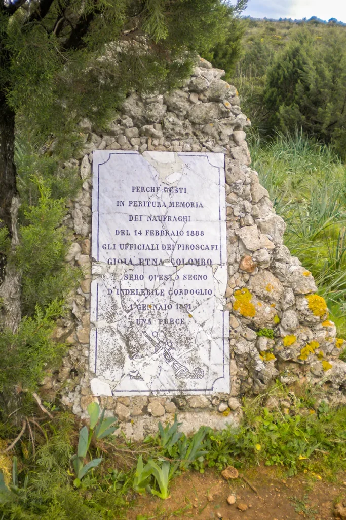 Lapide nel cimitero inglese di capo Figari