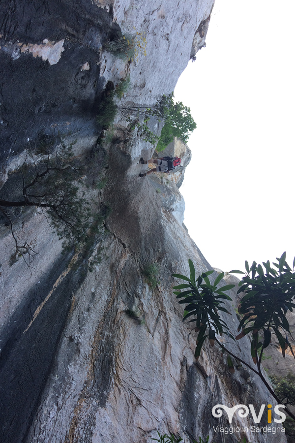 Marco si cala sul vuoto a filo di ragno.