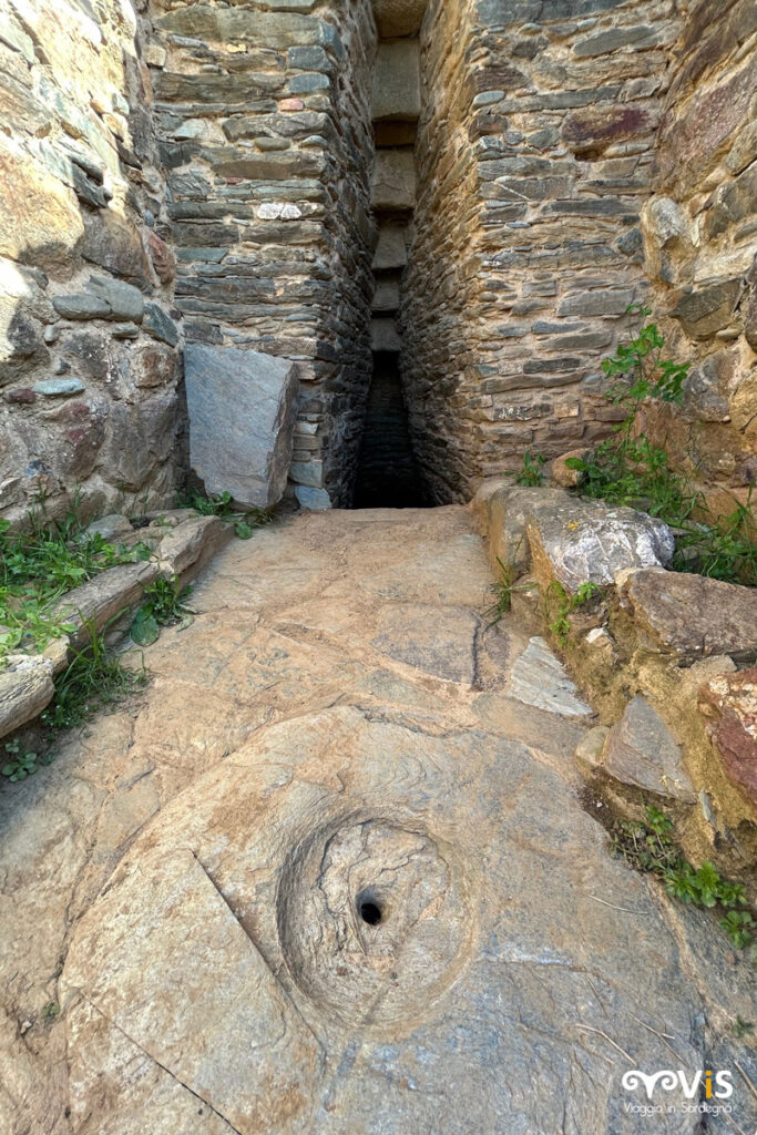 L'ingresso del pozzo sacro di Is Pirois