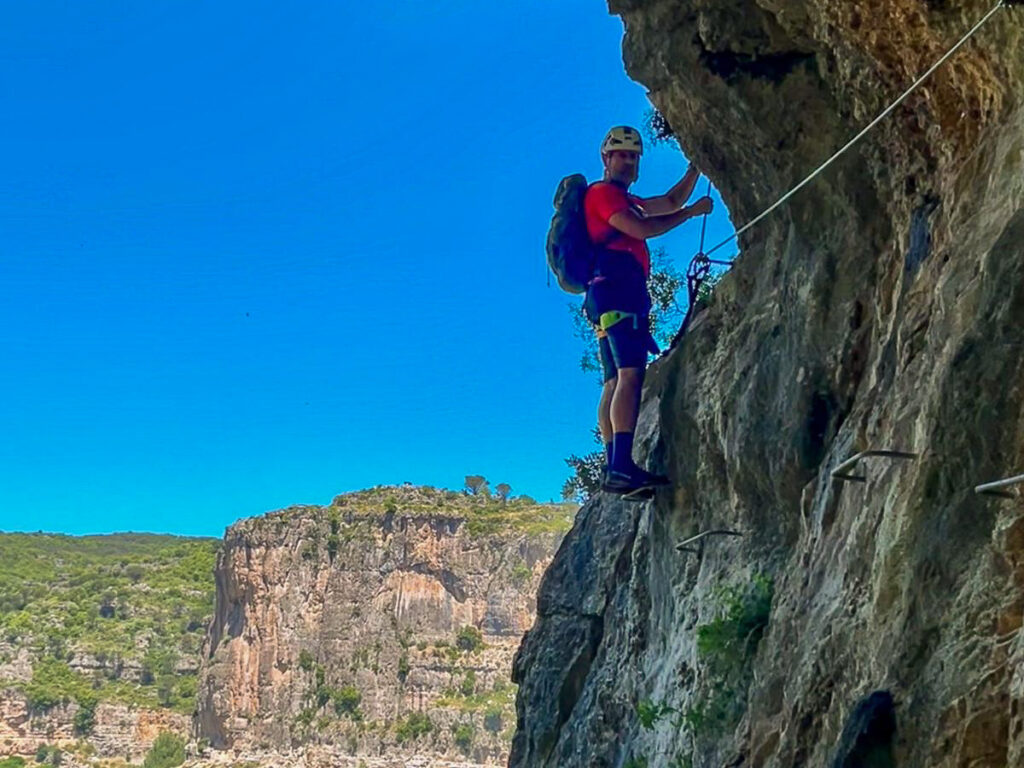 Marco all'inizio della ferrata di Monte Tisiddu